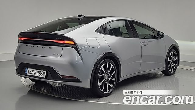Toyota Prius 5-го поколения 2.0 PHEV XSE - фото 1
