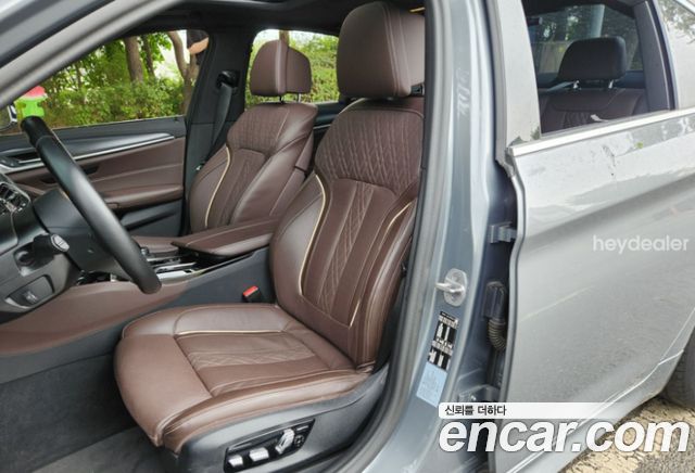 BMW 5-Series G30 523d M Sport - фото 3