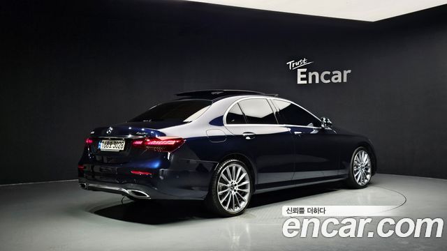 Mercedes-Benz E-Class W213 E350 4MATIC AMG Line - фото 0