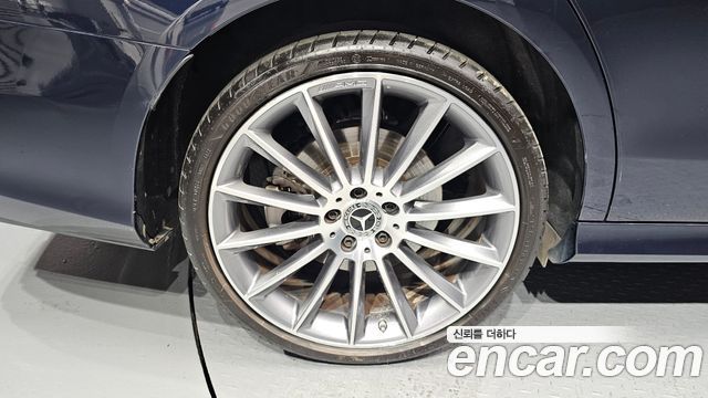 Mercedes-Benz E-Class W213 E350 4MATIC AMG Line - фото 3