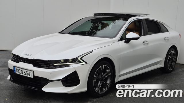 Kia K5 3-го поколения 2.0 Signature - фото 0