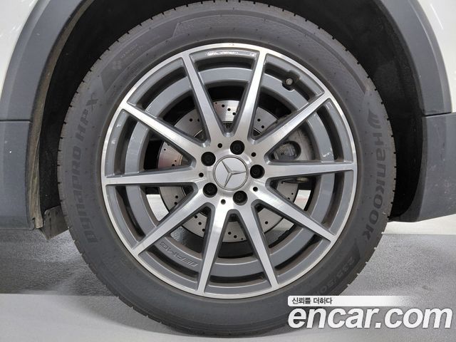Mercedes-Benz GLB-Class X247 AMG GLB35 4MATIC - фото 4