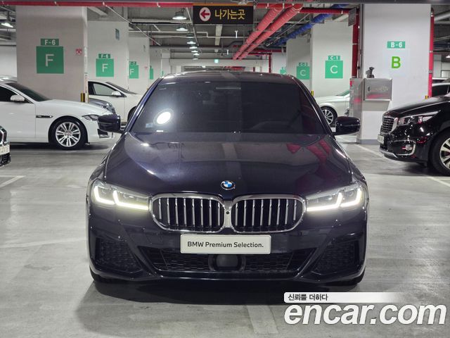 BMW 5-Series G30 520i M Sport - фото 1