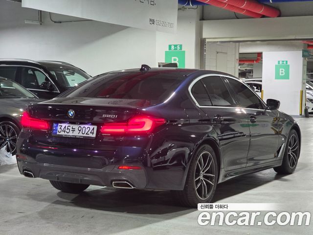 BMW 5-Series G30 520i M Sport - фото 3