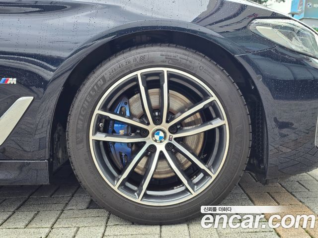 BMW 5-Series G30 520i M Sport - фото 4
