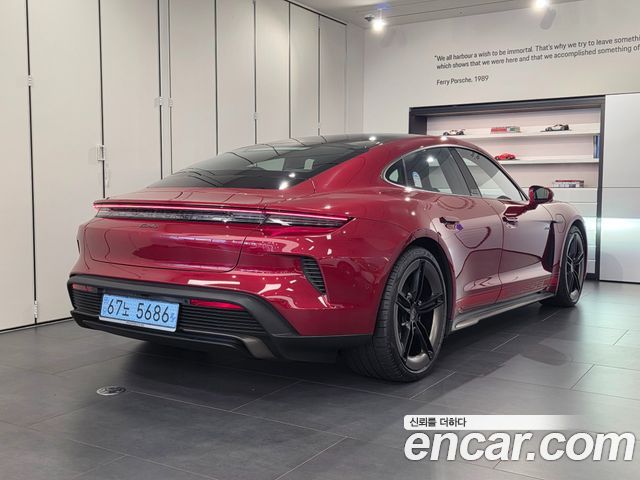 Porsche Taycan Turbo - фото 1
