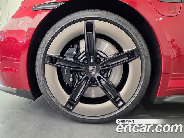 Porsche Taycan Turbo - фото 4