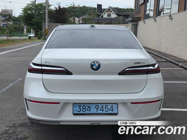 BMW i7 G70 xDrive 60 M sport - фото 1
