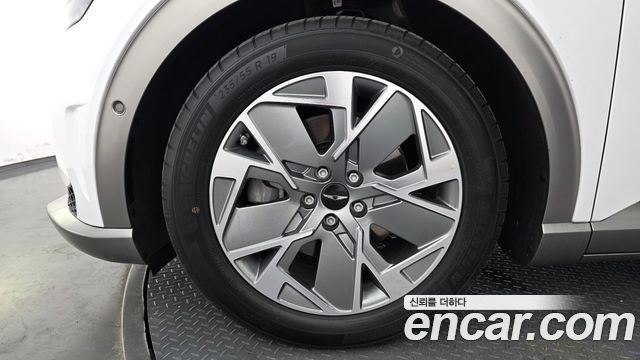 Genesis GV60 Standard - фото 4