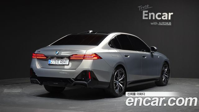 BMW 5-Series G60 530i xDrive M Sport - фото 0