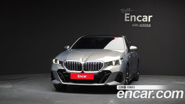 BMW 5-Series G60 530i xDrive M Sport - фото 1