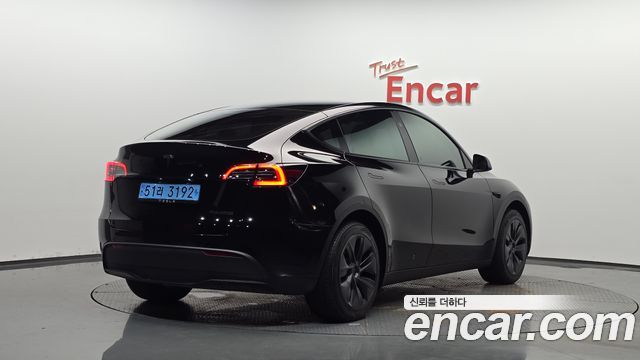 Tesla Model Y RWD - фото 0