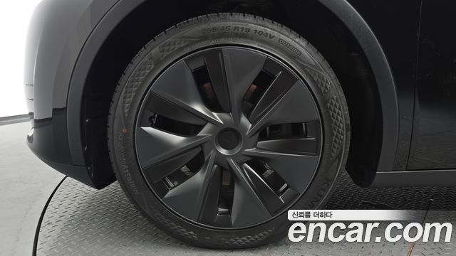 Tesla Model Y RWD - фото 3