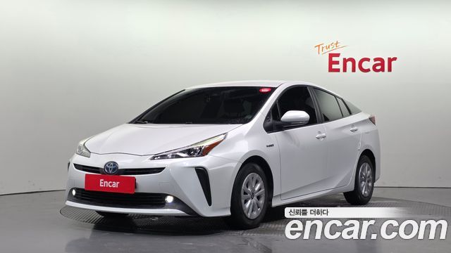 Toyota Prius 4-го поколения 1.8 - фото 0