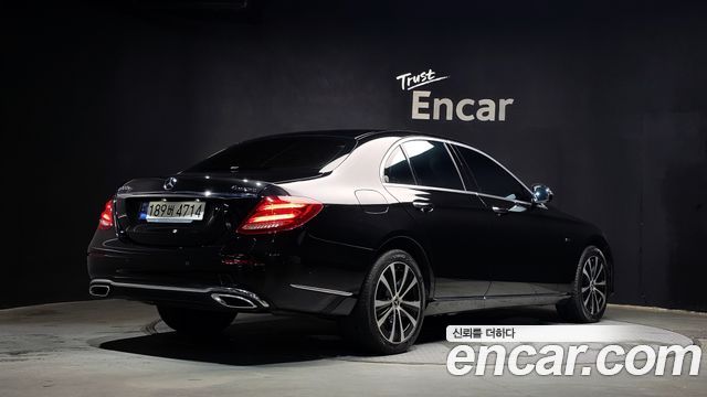 Mercedes-Benz E-Class W213 E300e 4MATIC Exclusive - фото 1