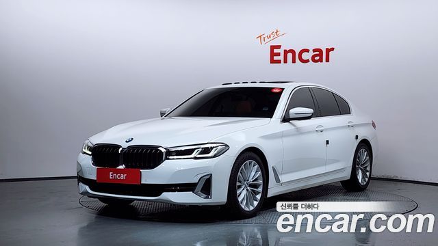 BMW 5-Series G30 520i Luxury - фото 0