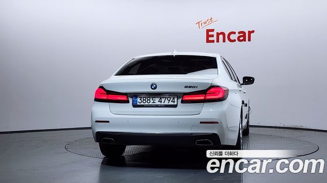BMW 5-Series G30 520i Luxury - фото 3