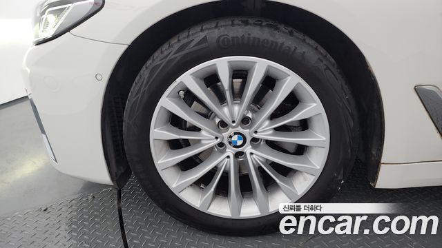 BMW 5-Series G30 520i Luxury - фото 4