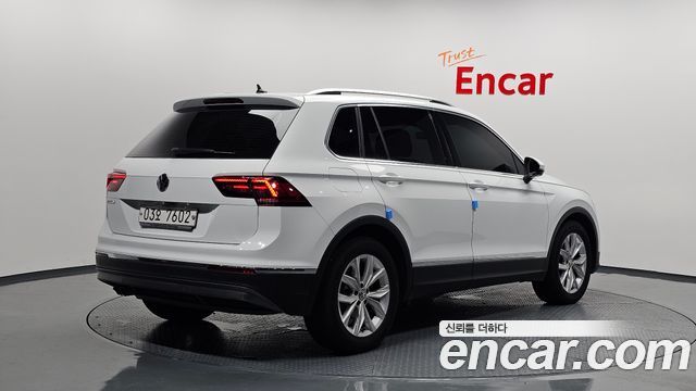 Volkswagen Tiguan 2-го поколения 2.0 TDI Premium - фото 1