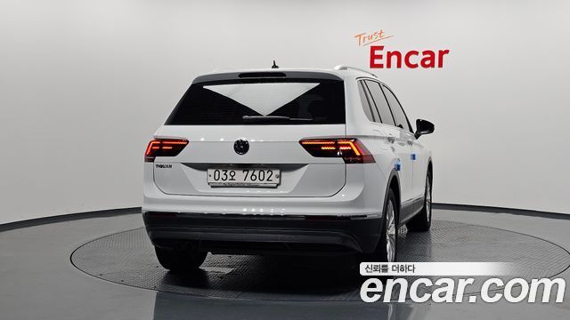 Volkswagen Tiguan 2-го поколения 2.0 TDI Premium - фото 3