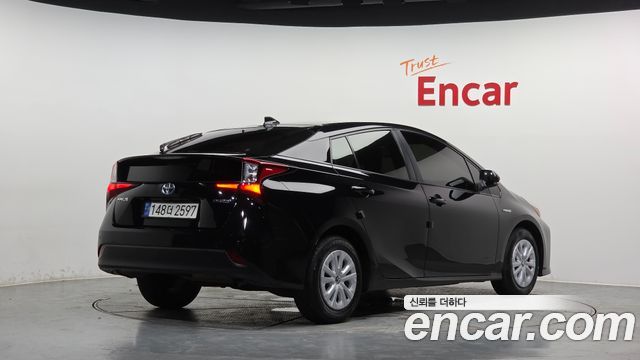 Toyota Prius 4-го поколения 1.8 - фото 0