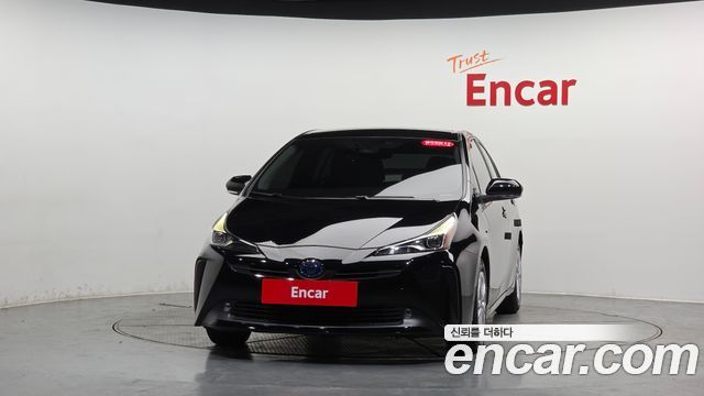 Toyota Prius 4-го поколения 1.8 - фото 1