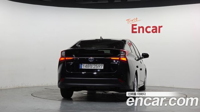 Toyota Prius 4-го поколения 1.8 - фото 2