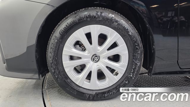 Toyota Prius 4-го поколения 1.8 - фото 3