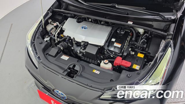 Toyota Prius 4-го поколения 1.8 - фото 4