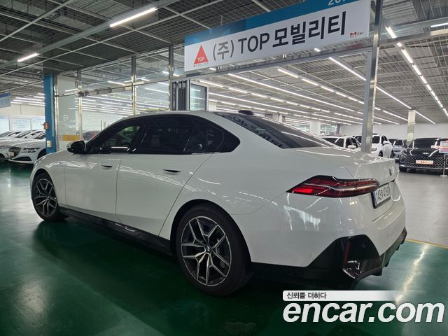 BMW 5-Series G60 520i M Sport - фото 1