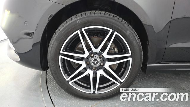 Mercedes-Benz V-Class V300 CDI W447 - фото 4