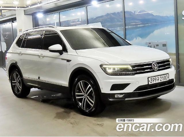 Volkswagen Tiguan 2.0 TDI Prestige - фото 0