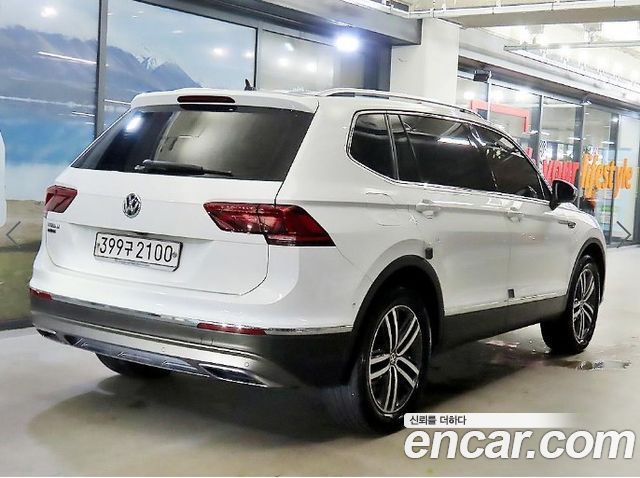 Volkswagen Tiguan 2.0 TDI Prestige - фото 2