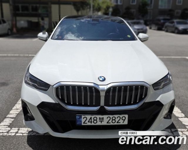 BMW 5-Series G60 520i M Sport - фото 0