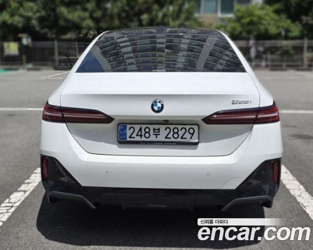 BMW 5-Series G60 520i M Sport - фото 1