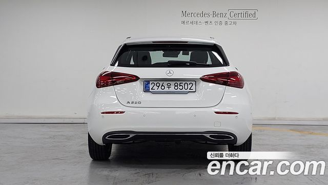 Mercedes-Benz A-Class W177 A220 Hatchback - фото 3