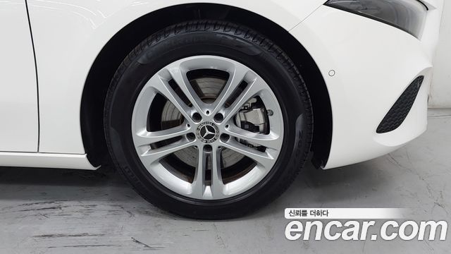 Mercedes-Benz A-Class W177 A220 Hatchback - фото 4