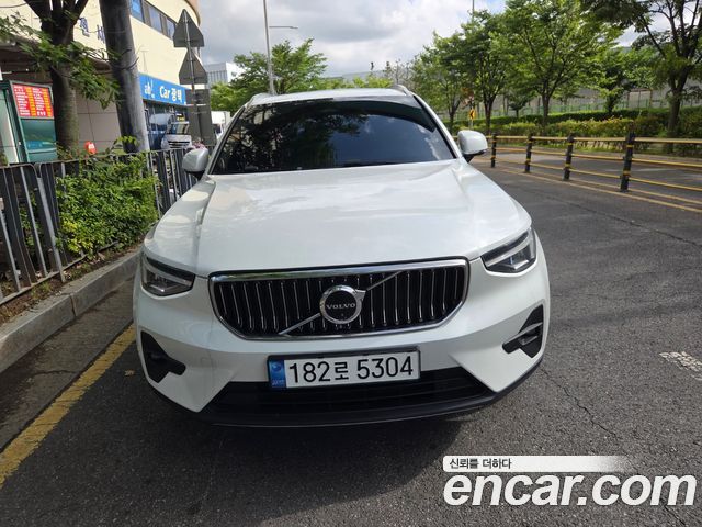 Volvo XC40 B4 Ultimate Bright - фото 2