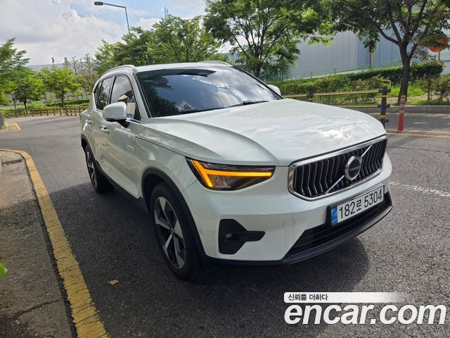 Volvo XC40 B4 Ultimate Bright - фото 4