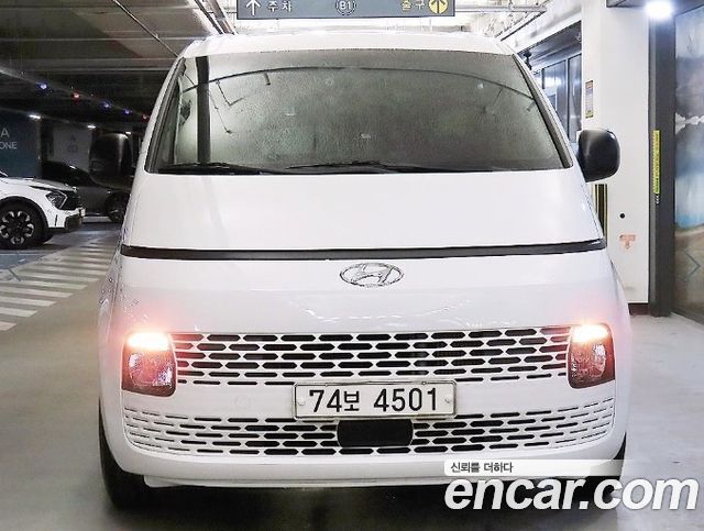 Hyundai Staria Tourer 11-Seater Smart - фото 1