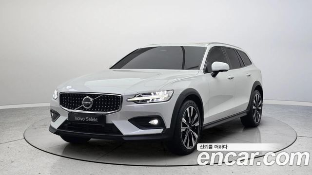 Volvo V60 2-го поколения B5 Ultimate AWD - фото 0