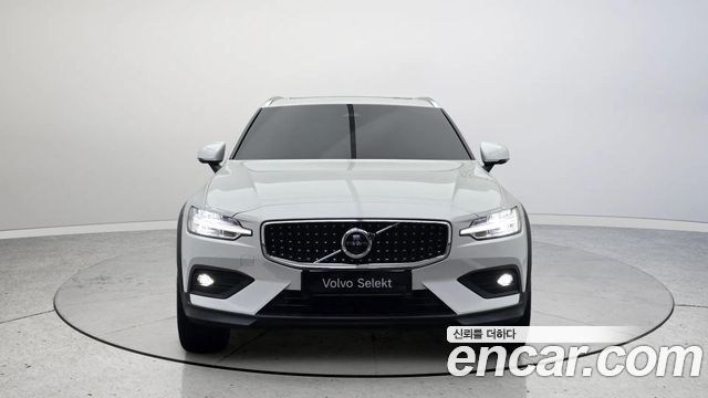 Volvo V60 2-го поколения B5 Ultimate AWD - фото 1