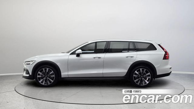 Volvo V60 2-го поколения B5 Ultimate AWD - фото 2
