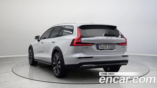 Volvo V60 2-го поколения B5 Ultimate AWD - фото 3
