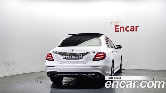 Mercedes-Benz E-Class W213 E350 4MATIC AMG Line - фото 3