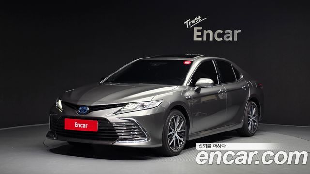 Toyota Camry XV70 2.5 XLE Hybrid - фото 0