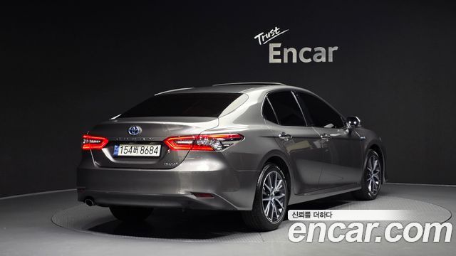 Toyota Camry XV70 2.5 XLE Hybrid - фото 1