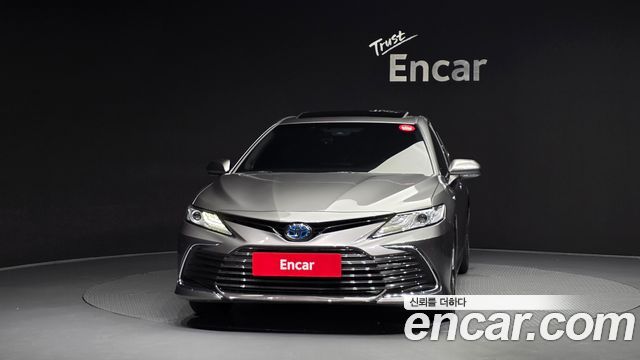 Toyota Camry XV70 2.5 XLE Hybrid - фото 2