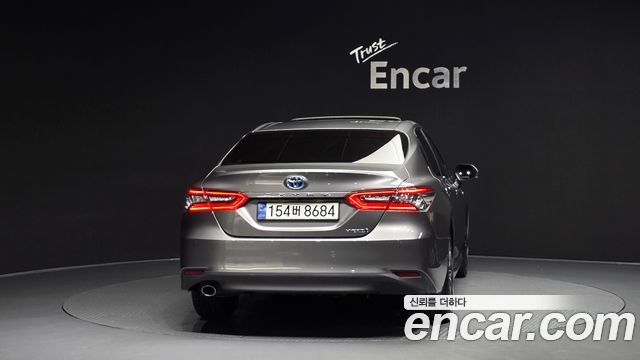 Toyota Camry XV70 2.5 XLE Hybrid - фото 3