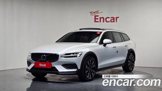 Volvo V60 2-го поколения B5 Ultimate AWD - фото 0